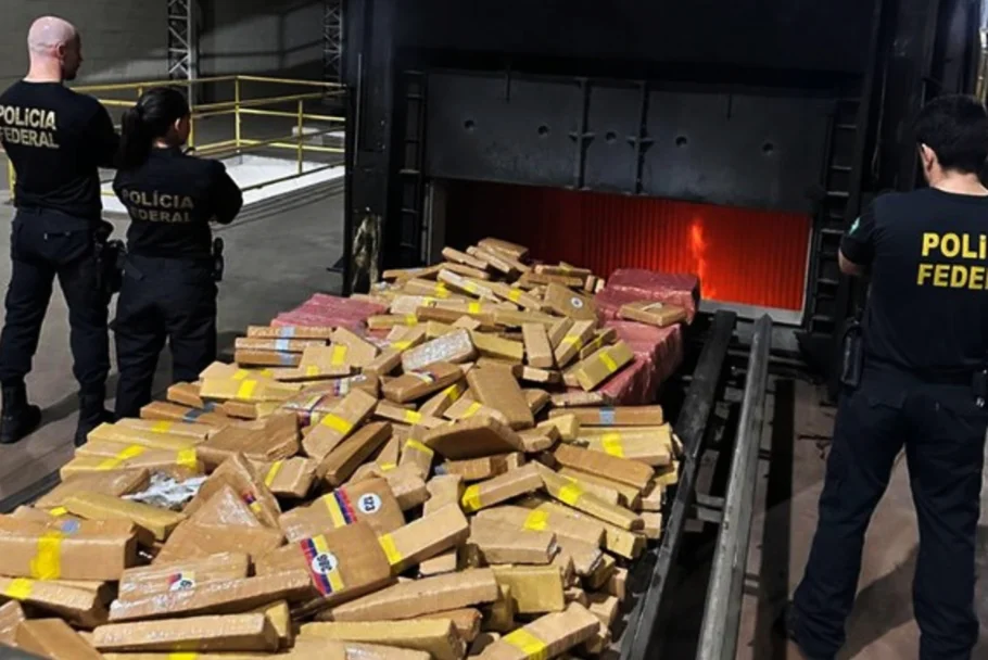 Droga incinerada pela Polícia Federal