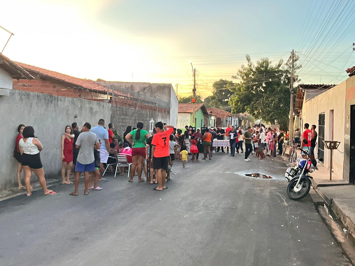 Entrega de pavimentação asfáltica no Parque Brasil
