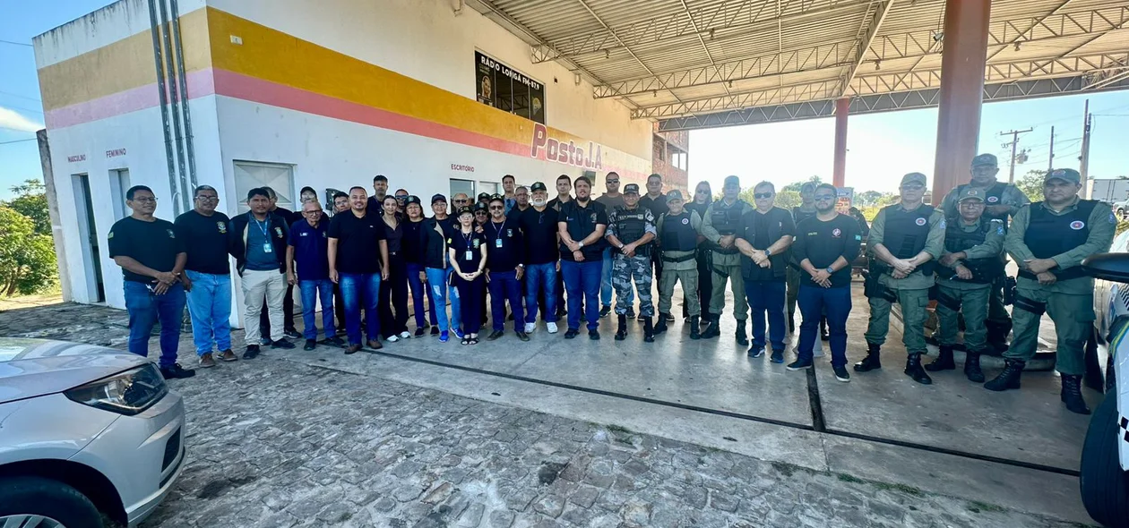 Equipes do Procon, IMEPI e Secretaria de Segurança Pública em Barras