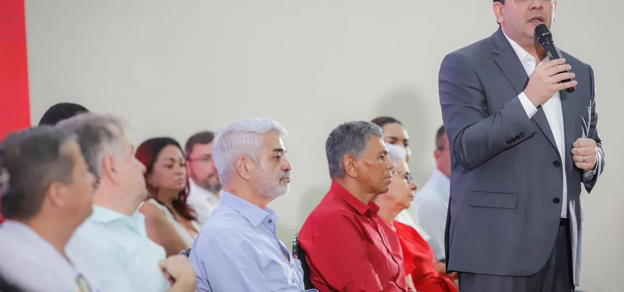 Evento com lideranças do PT conduzido pelo governador Rafael Fonteles