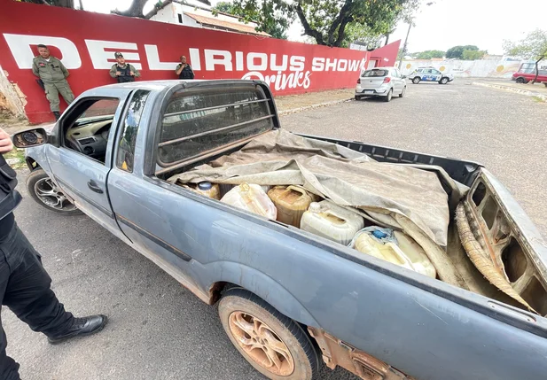 Galões de combustíveis apreendidos pela Polícia Civil do Piauí