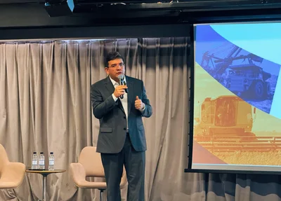 Governador Rafael Fonteles em palestra