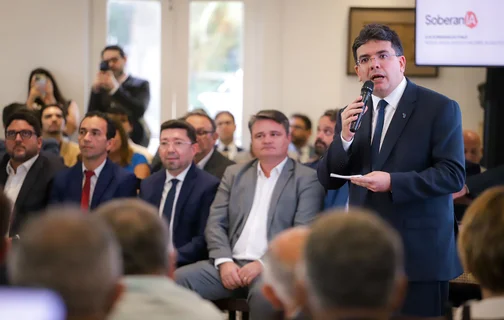 Governador Rafael Fonteles no lançamento da plataforma SoberanIA