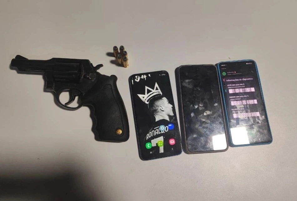 Itens apreendidos pela polícia com trio de criminosos na zona sudeste de Teresina