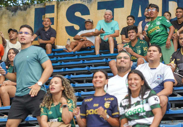 Jogo ocorreu no Estádio Lindolfo Monteiro