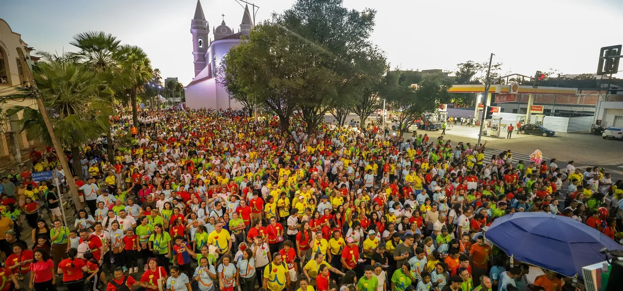 Milhares de fiéis participaram da 30ª Caminhada da Fraternidade neste sábado