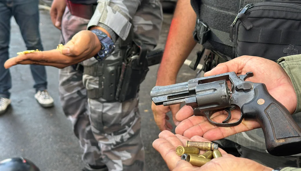 Munições coletadas com o criminoso