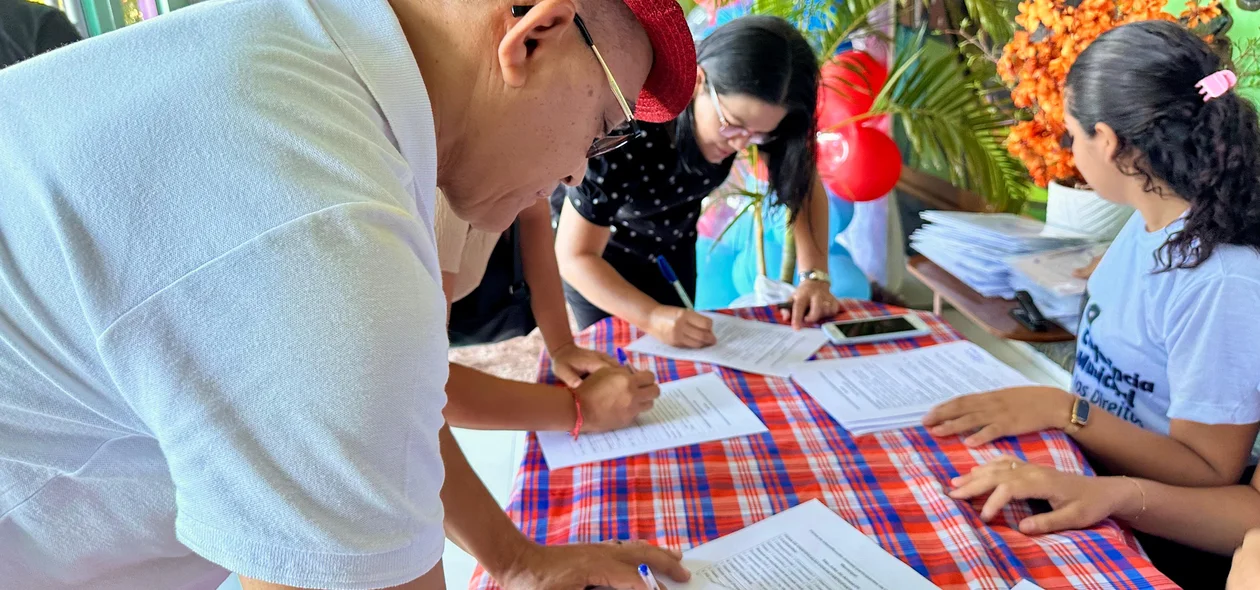 O prefeito Abdoral Melo estave presente no local