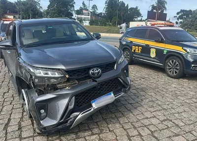 O veículo foi abandonado em Tijucas do Sul, na BR-376