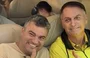 Passageiros fazem fila em avião para tirar fotos com Bolsonaro