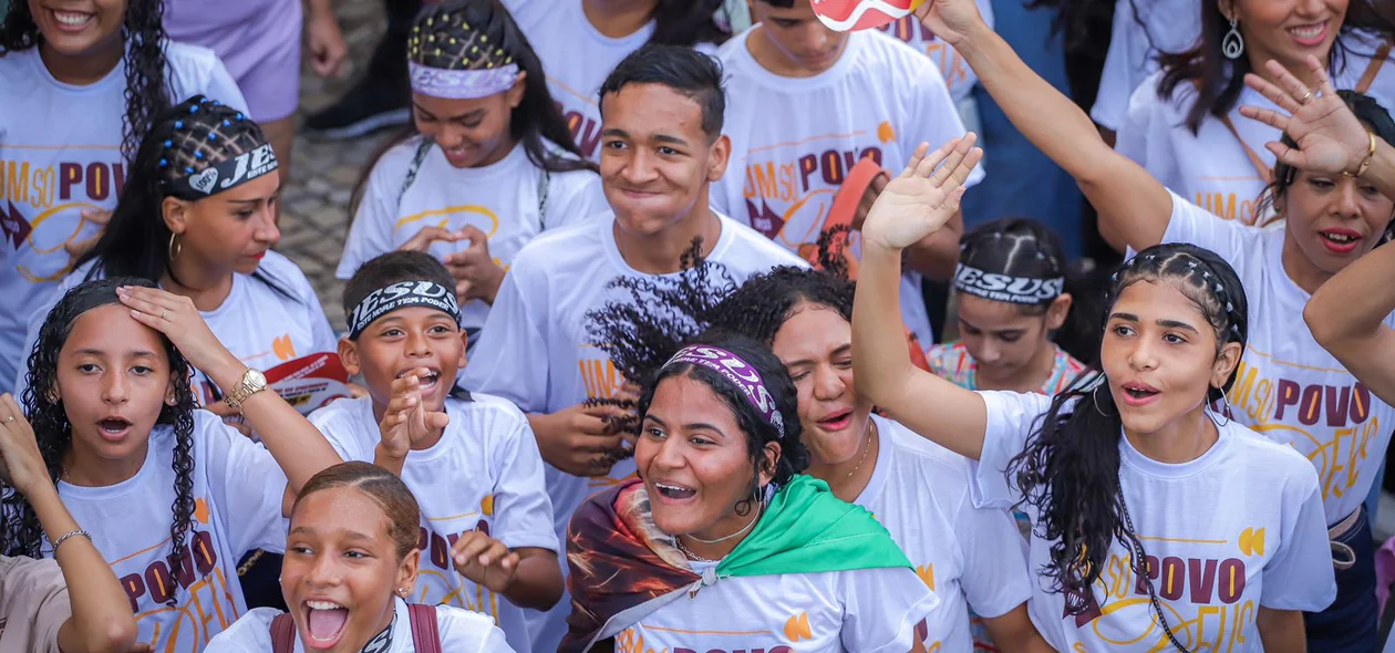 Pessoas demonstram sua fé na 24ª edição da Marcha para Jesus