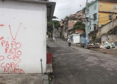 Pichação Comando Vermelho (CV)