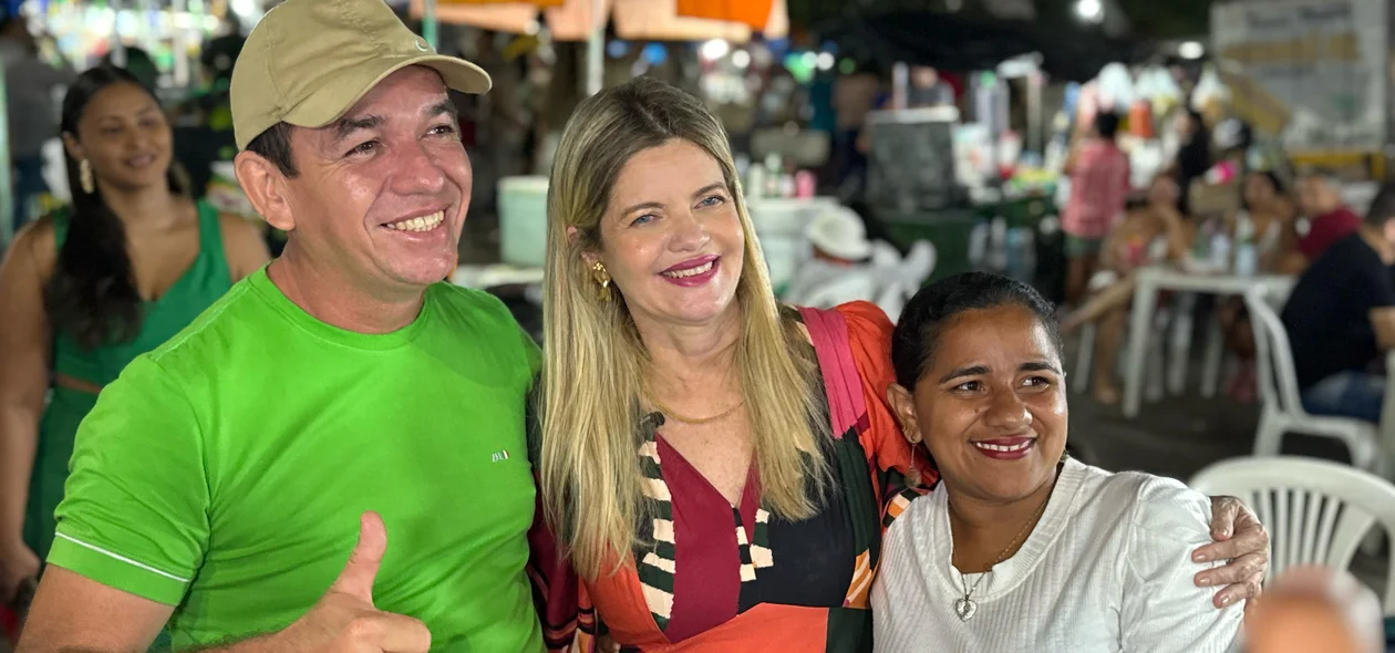 Populares aproveitam presença de Gracinha Mão Santa