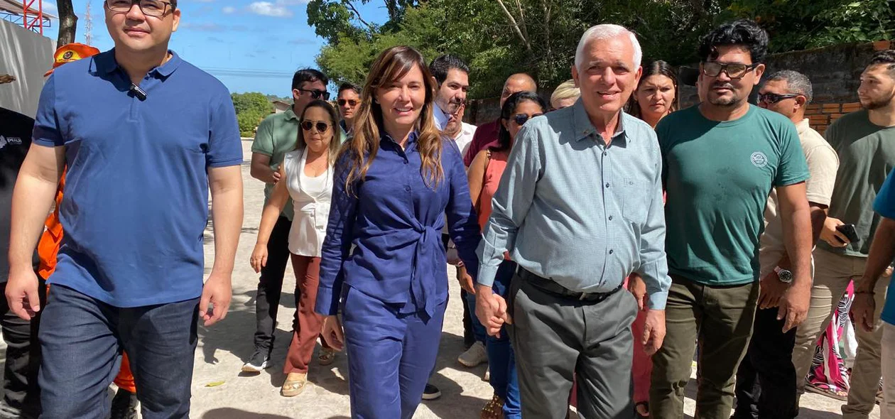 Prefeita Ivanária Sampaio no local