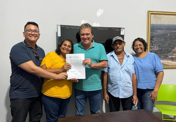 Prefeito de União empossa profissionais aprovados em concursos da saúde e educação