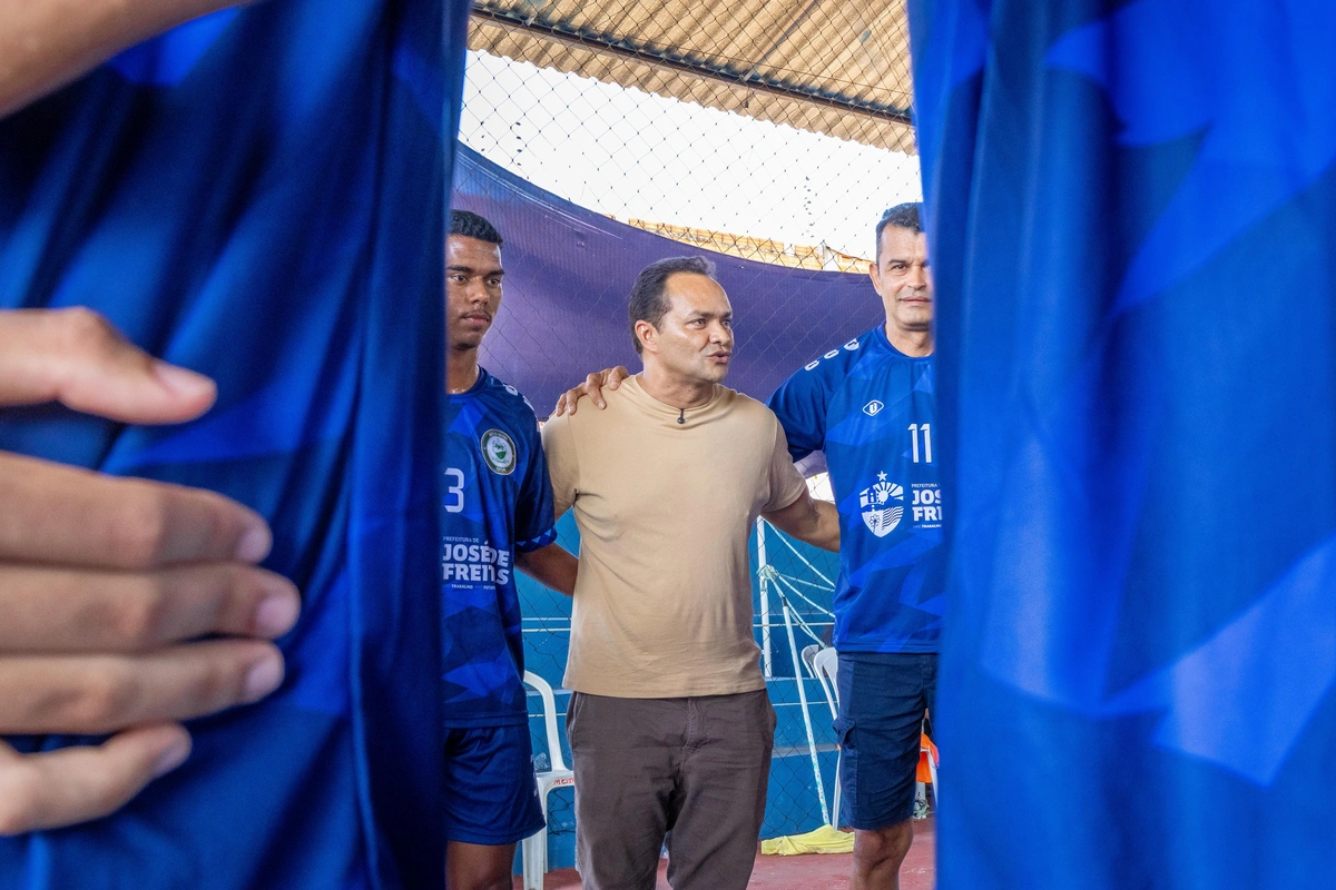 Prefeito Pedro Gomes presenciou a vitória em quadra