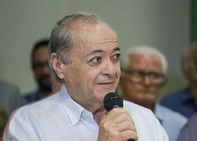 Prefeito Sílvio Mendes discursando