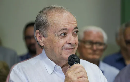 Prefeito Sílvio Mendes discursando