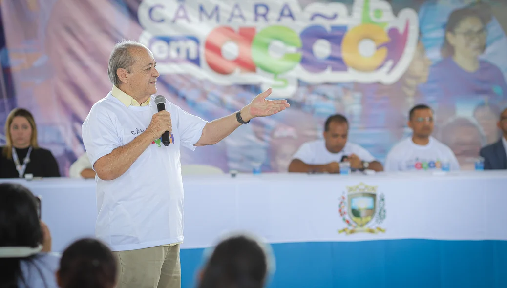 Prefeito Sílvio Mendes durante sua fala