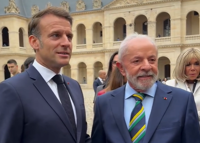 Presidente Lula é recebido por Macron