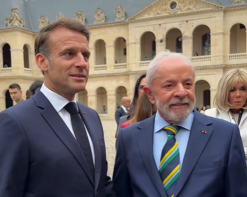 Presidente Lula é recebido por Macron