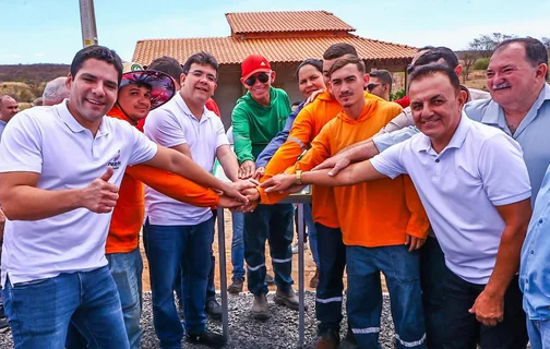 Rafael Fonteles e Leo Sobral entregam 137 km de asfalto na região de Simplício Mendes