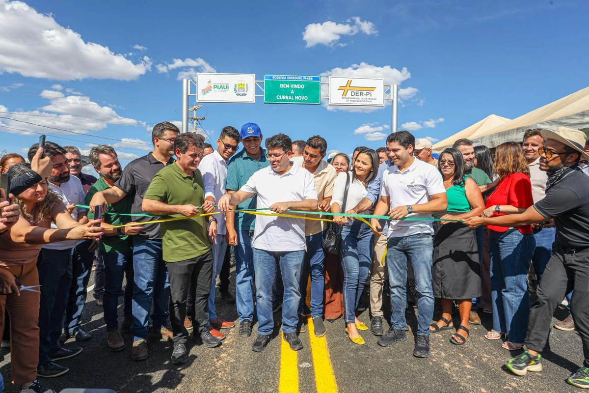 Rafael Fonteles e Leo Sobral entregam asfalto em cinco cidades do Piauí