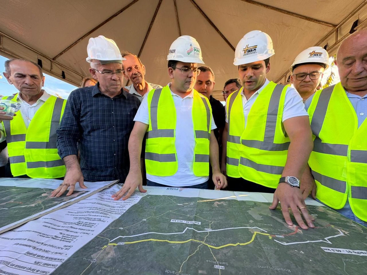 Rafael Fonteles e Leo Sobral visitam obras de recuperação da rodovia PI 240 no Sul do Piauí