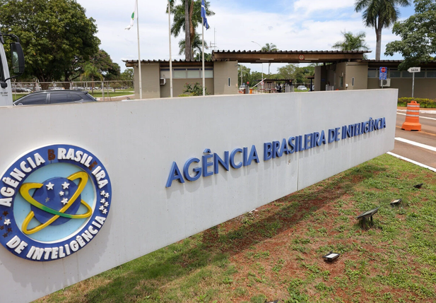 Servidores da Abin aprovam greve e acionam Justiça para afastar diretor-geral