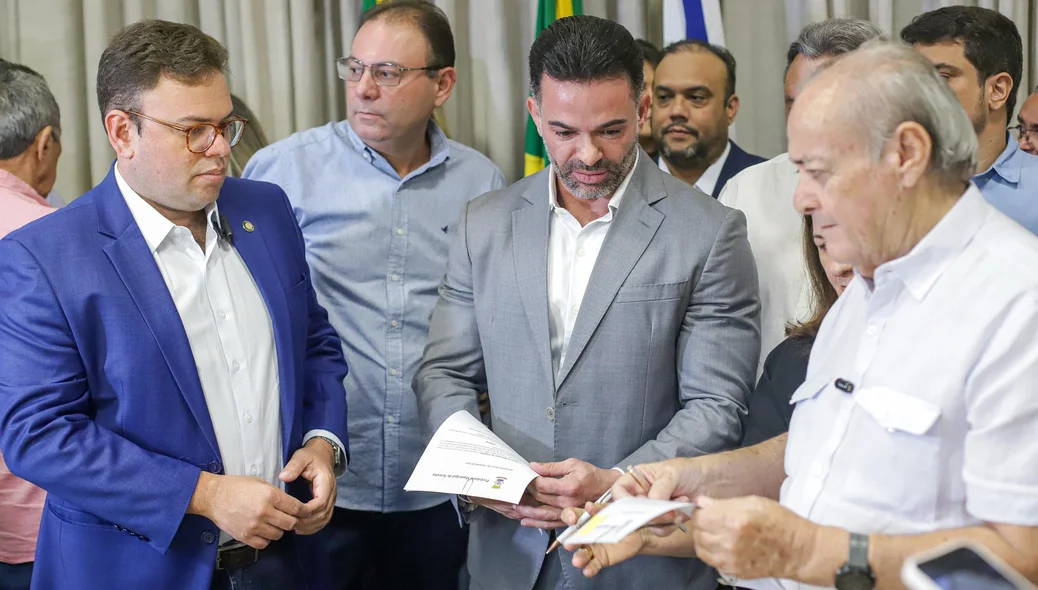 Sílvio Mendes empossa Bessah Sá e Aluísio Sampaio