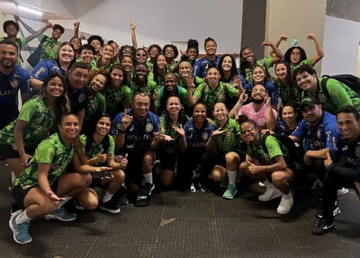Time do Atlético Piauiense comemorando classificação para a 3ª fase da Copa do Brasil