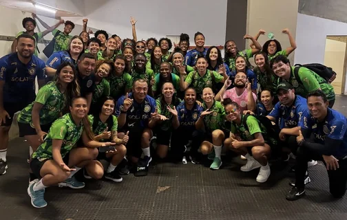 Time do Atlético Piauiense comemorando classificação para a 3ª fase da Copa do Brasil