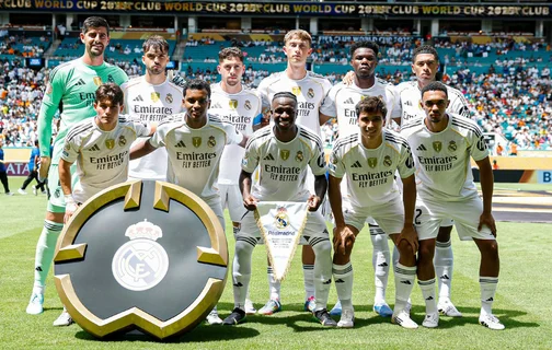 Time do Real Madrid posa para fotos antes do confronto com Al-Hilal