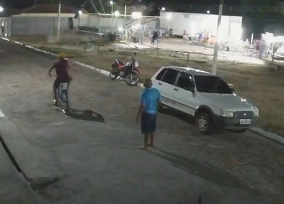 Veja momento em que brinquedo de parque desaba em São João da Fronteira