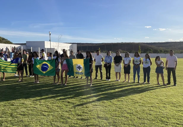 Vera Mendes realiza abertura da I Copa Regional Umbuzeiro Ferrado
