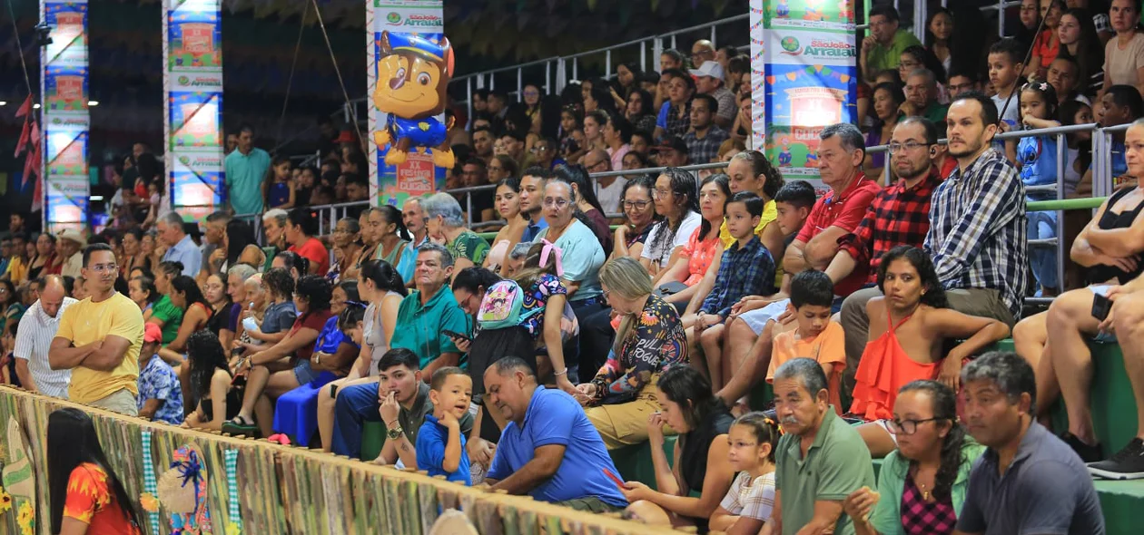 A população compareceu em peso ao local