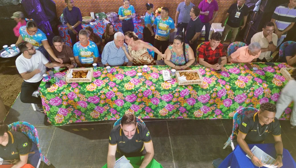 A prefeita Ivanária Sampaio esteve presente