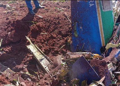 Aeronave da Esquadrilha da Fumaça destruída após queda