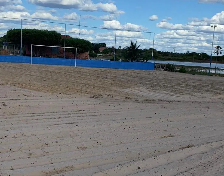 Área ampla para lazer no campo de areia do Povoado Lagoinha