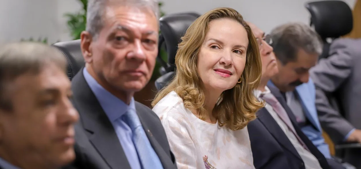 Autoridades na cerimônia