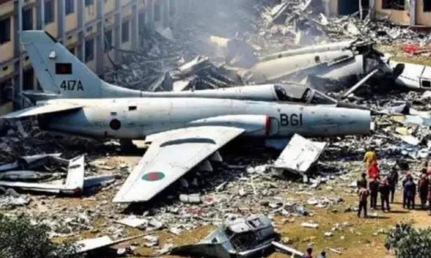 Avião militar cai em faculdade e deixa 19 mortos em Bangladesh