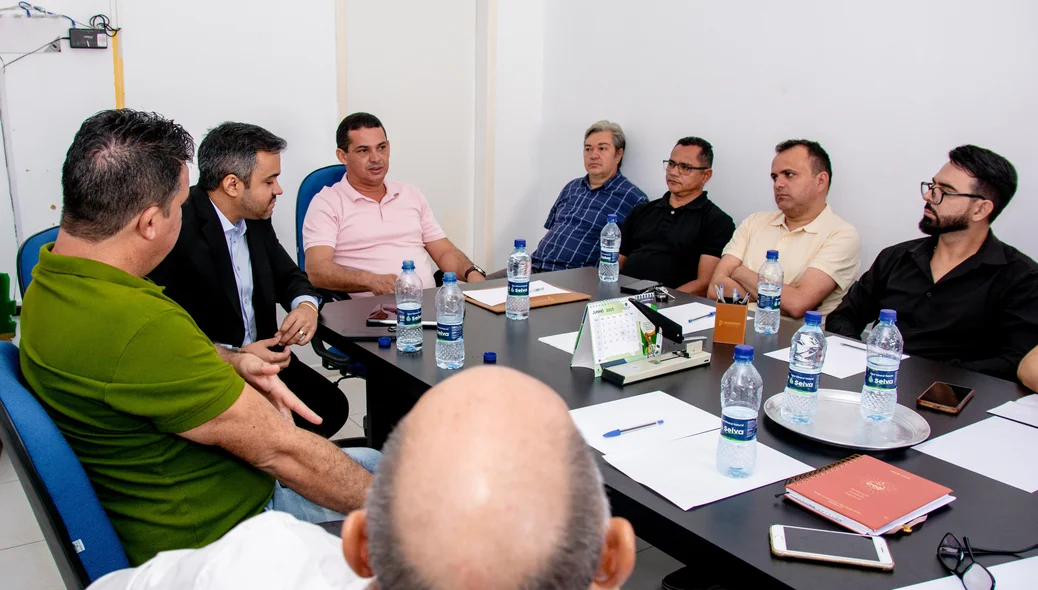 Bancadas se reuniram com João Arilson