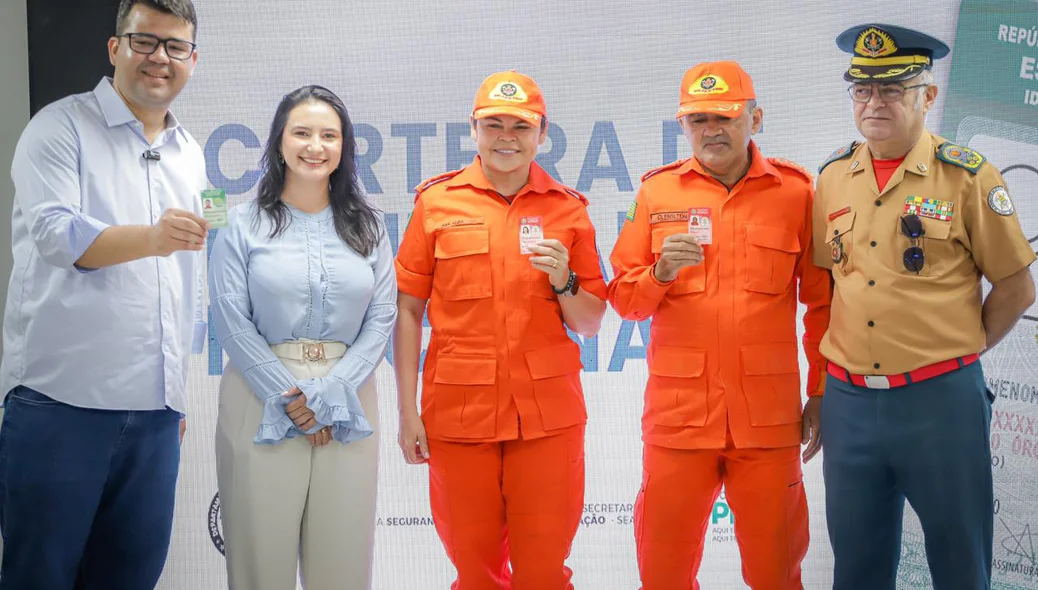 Bombeiros com a nova carteira
