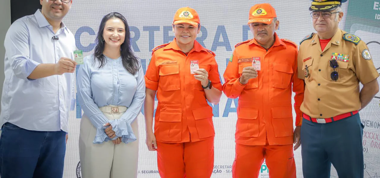 Bombeiros com a nova carteira