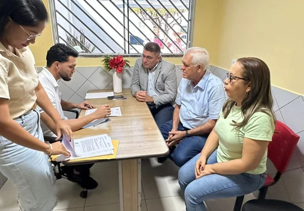 Câmara de Esperantina recebe doação de terreno para construção de nova sede