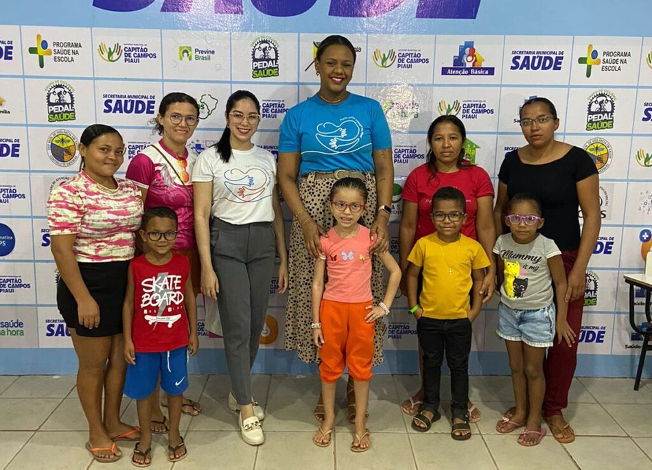 Carretinha da Saúde entrega 58 óculos para crianças no Norte do Piauí