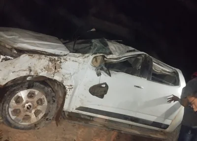 Carro que capotou na BR 135 em Bom Jesus