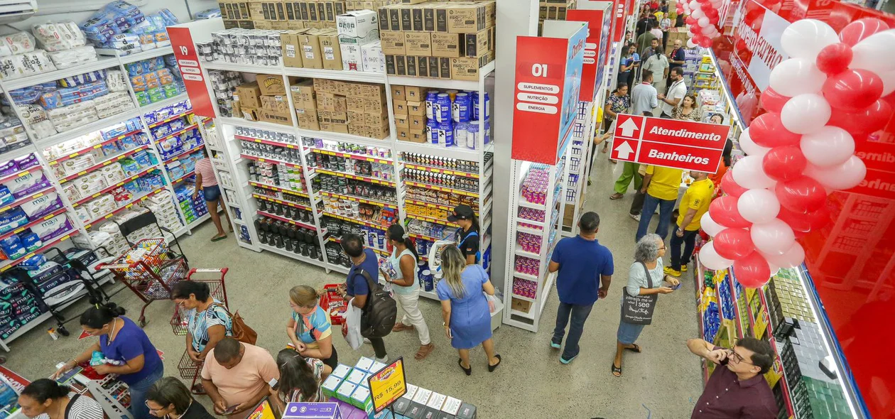 Clientes no Atacadão Toureiro
