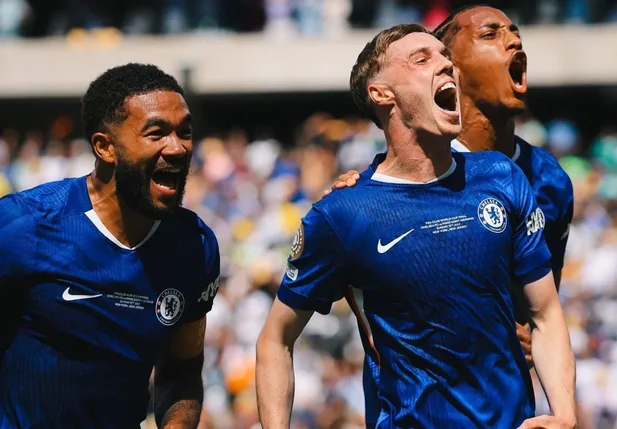 Cole Palmer comemora gol sobre o Chelsea no Mundial