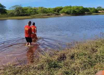 Corpo foi retirado da lagoa pelos bombeiros